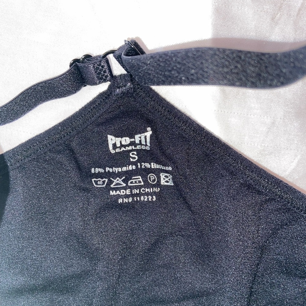 Simple Sports Bra - Picture 3 of 3